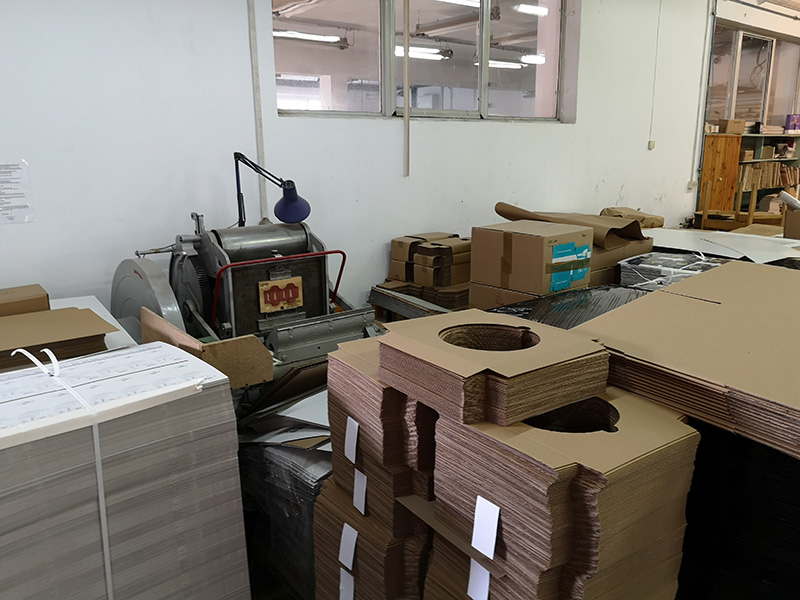 kartonnen dozen op maat labels